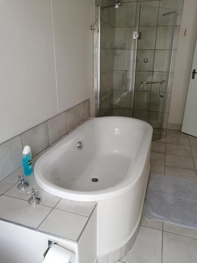 Park Living Guesthouse Bloemfontein Extérieur photo