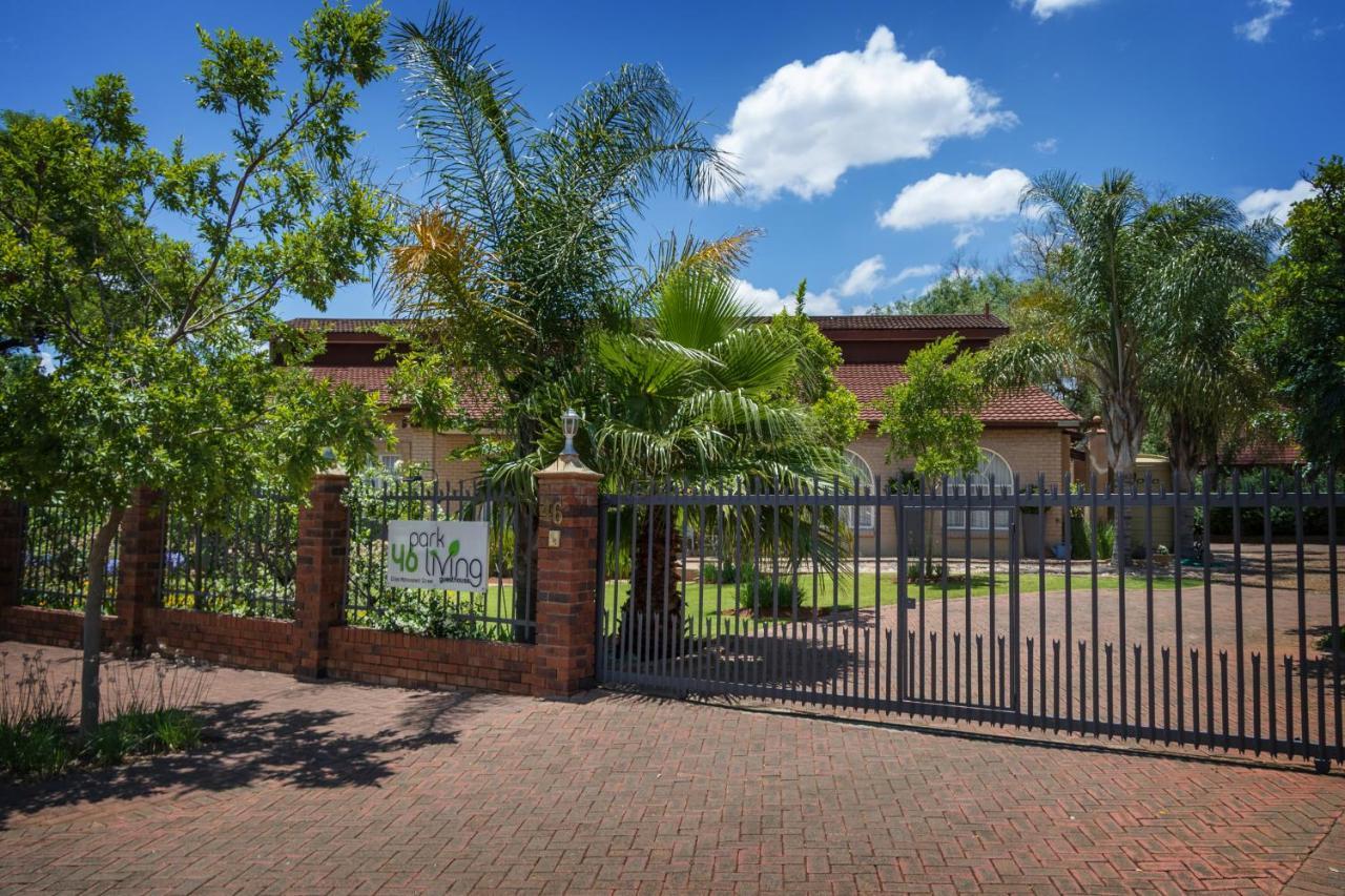 Park Living Guesthouse Bloemfontein Extérieur photo