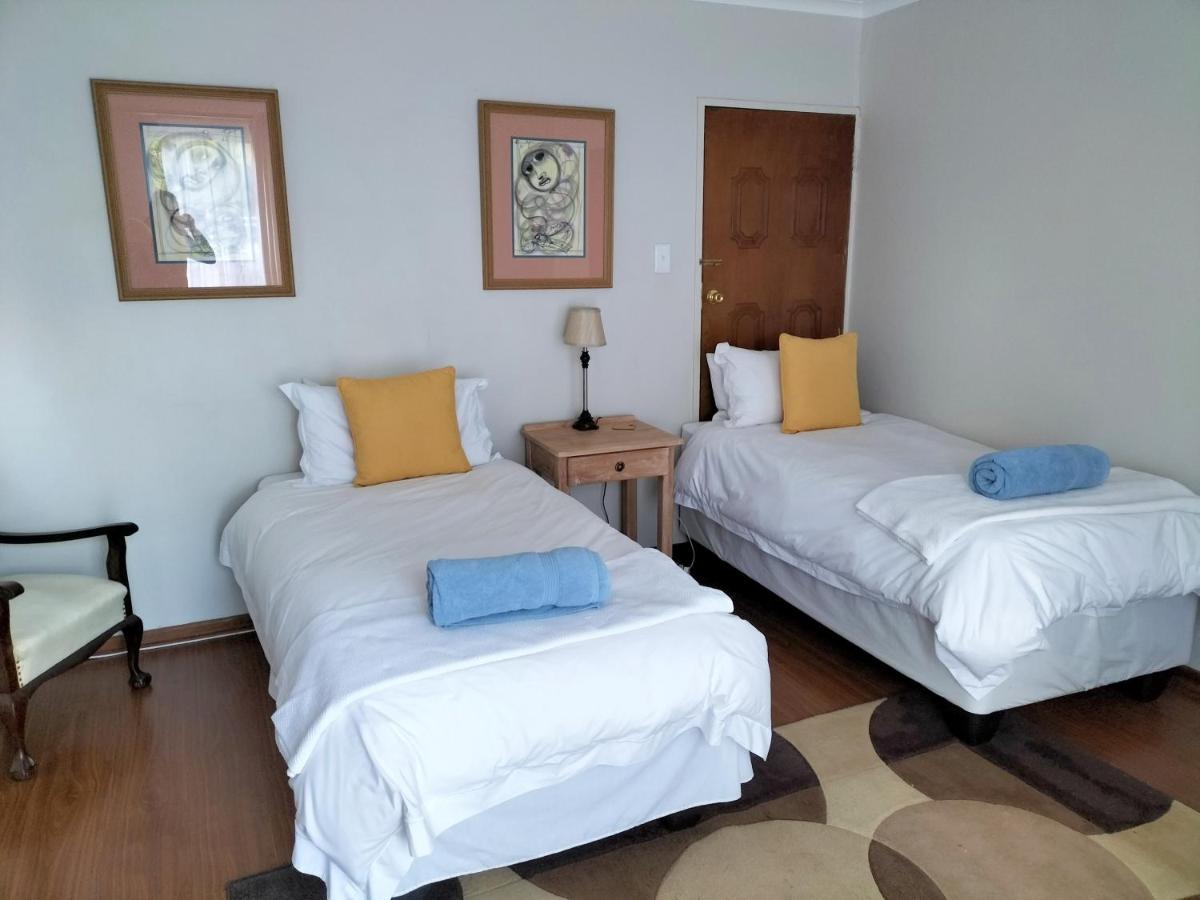 Park Living Guesthouse Bloemfontein Extérieur photo