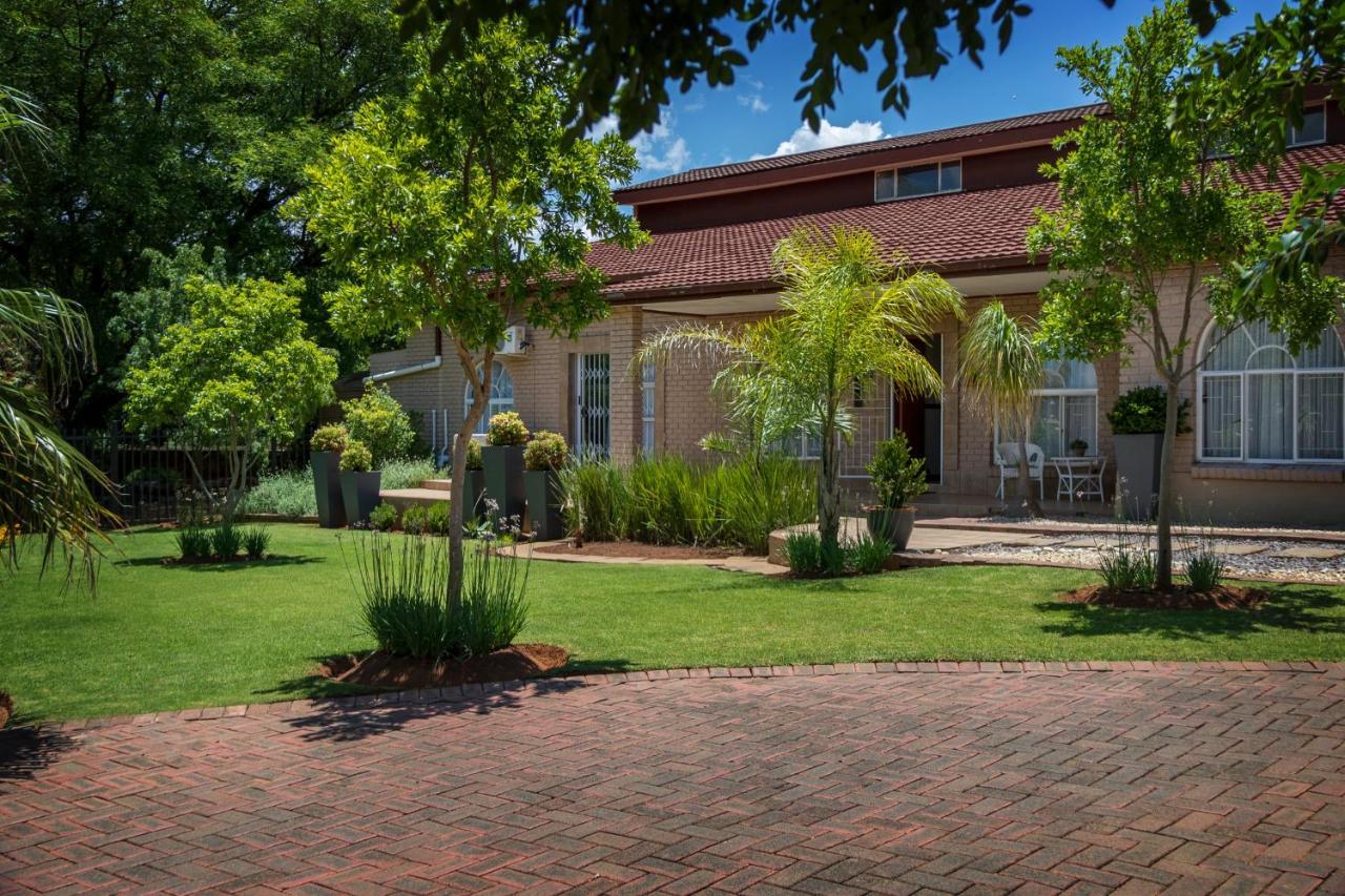 Park Living Guesthouse Bloemfontein Extérieur photo